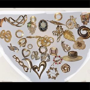 Vintage Estate Brooch Lot 33